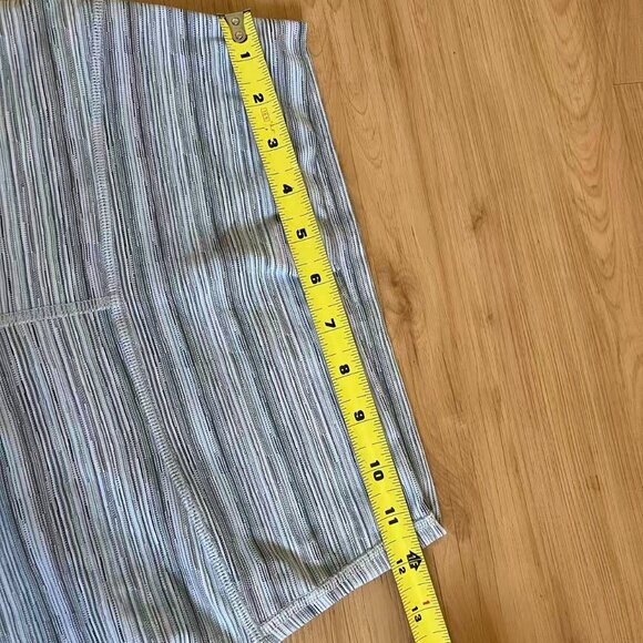 Lululemon High Times Pant-Cyber Stripe White Silver Fox Size 6 - Picture 4 of 8